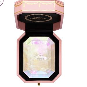 Too faced diamond highlighter